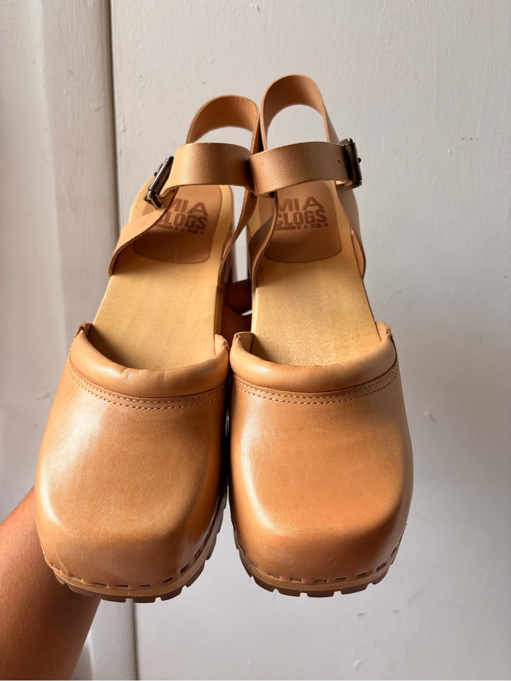 MIA CLOGS Tan Leather Closed-Toe Clog Sandals with Ankle Strap Size 10